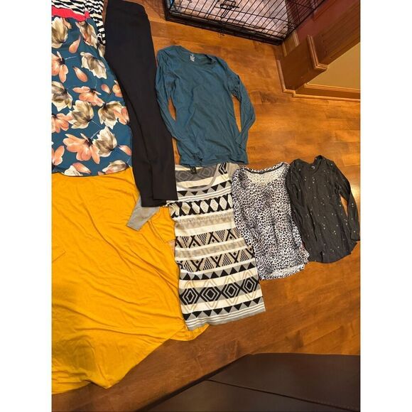 Woman’s size medium, cute clothing bundle - Picture 5 of 5